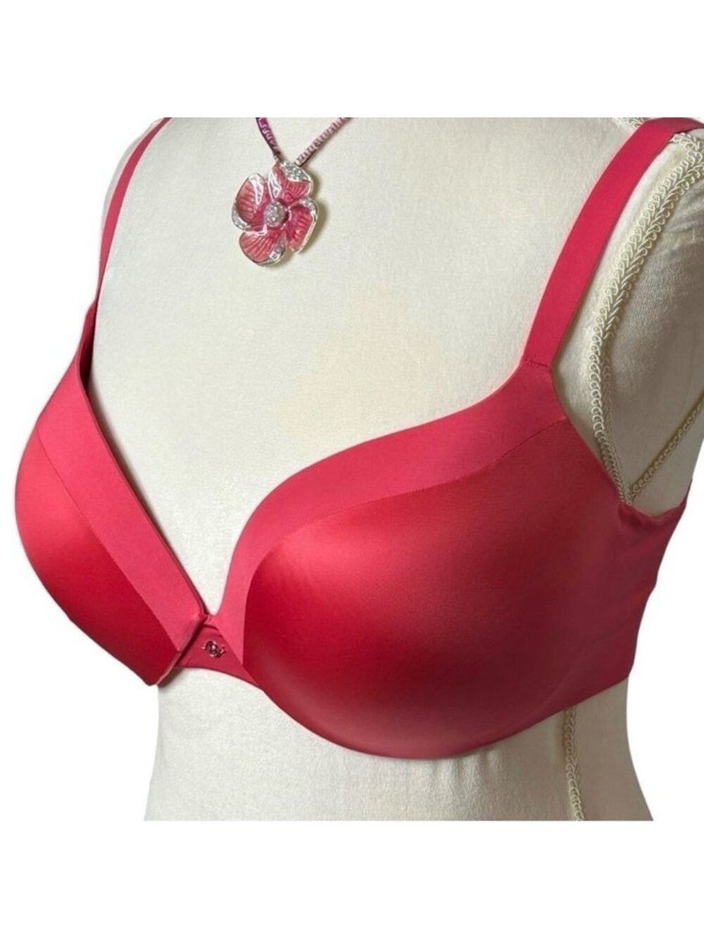 VICTORIA’S SECRET Push-Up bra Plunge Padded Underwire Pink/Peach color 36DD/36E